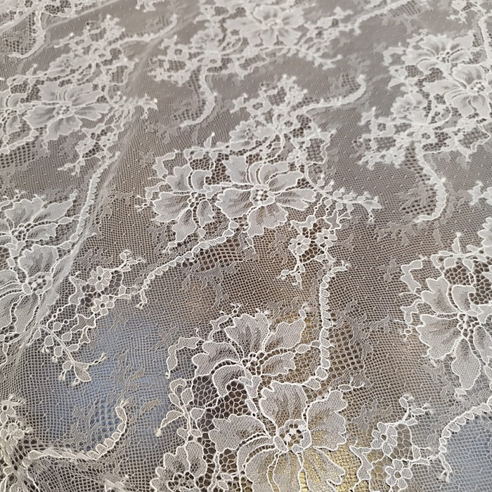 Renda Chantilly Branco